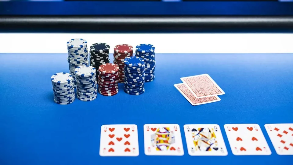 Cách chơi Poker cơ bản theo từng vòng